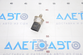 Fuel pressure sensor VW Passat b8 16-19 USA 1.8 on the fuel rail