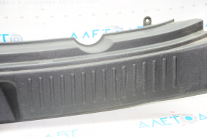 Kia Sorento trunk opening trim 10-15 scratches