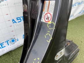 The central left body pillar of Subaru Forester 14-18 SJ is sawn off, pokes