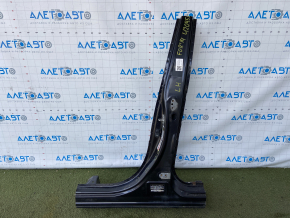 The central left body pillar of Subaru Forester 14-18 SJ is sawn off, pokes