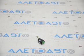 The turn signal reflector feature in the wing of the Jeep Renegade 15-