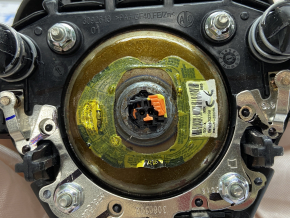The airbag in the steering wheel of the driver's side of the Chevrolet Cruze 16-year-old exploded.