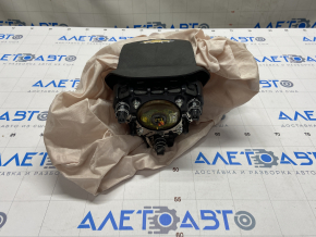 The airbag in the steering wheel of the driver's side of the Chevrolet Cruze 16-year-old exploded.