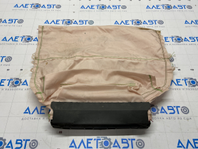 The driver's left knee airbag for a Chevrolet Cruze 16-year-old was shot.
