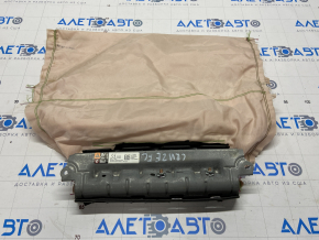 The driver's left knee airbag for a Chevrolet Cruze 16-year-old was shot.