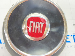 Airbag in the steering wheel driver's Fiat 500X 16-18 pre-rest shot, poke on the emblem