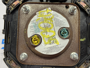 Airbag in the steering wheel driver's Fiat 500X 16-18 pre-rest shot, poke on the emblem