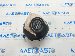 The airbag in the steering wheel of the driver's side of the VW Beetle 12-19 exploded.