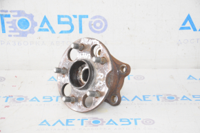 Rear right hub Toyota Highlander 08-13 AWD rusty, play