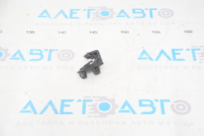 Clip for mounting the rear left headlight of a Toyota Highlander 2013