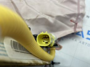Driver's left knee airbag for a Kia Optima 16-20 that exploded.