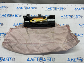 Driver's left knee airbag for a Kia Optima 16-20 that exploded.