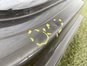The central right body pillar of VW Tiguan 09-18 is sawn off, pokes