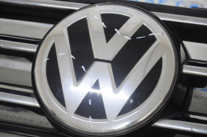 Radiator grill VW Tiguan 18-19 with emblem, sand, scratches