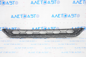 Lower grille of the front bumper central VW Tiguan 18-24 is dented
