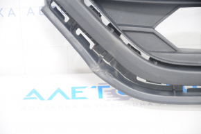 Lower grille of the front bumper central VW Tiguan 18-24 is dented