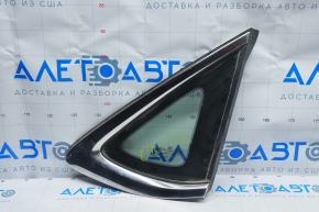 Window blind glass rear right Chrysler 200 15-17 chrome, scratches on chrome