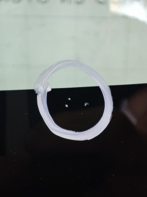 Tesla Model 3 18- heated windshield, sand, sealing rubber defect