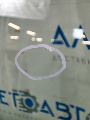 Tesla Model 3 18- heated windshield, sand, sealing rubber defect