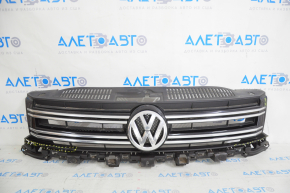 Radiator grill assembly VW Tiguan 12-17 rest with badge, broken, sand