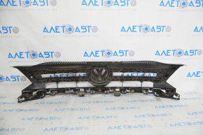 Radiator grill assembly VW Tiguan 12-17 rest with badge, broken, sand