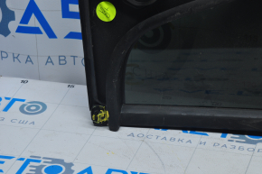 Door glass triangle rear right VW Atlas 18 - green tint, broken crepe, scratches on molding