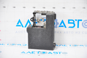Battery distributor with terminal Chevrolet Volt 11-15 missing cover fragment, scratches on cover