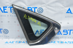 Window blind glass rear left Nissan Altima 13-18 scratches on chrome