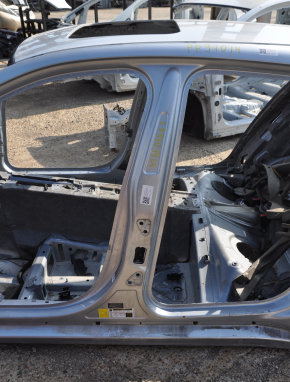 Body pillar central left Porsche Panamera 10-16 on the body