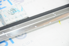 Molding door-glass central front left Chevrolet Equinox 18- chrome, scratches
