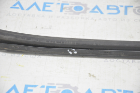 Right windshield molding Audi Q5 8R 09-17 cracks in fasteners
