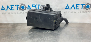 Underhood fuse box VW Jetta 19 - cover fragment broken off