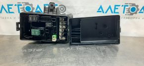 Underhood fuse box VW Jetta 19 - cover fragment broken off