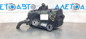 Underhood fuse box VW Jetta 19 - cover fragment broken off