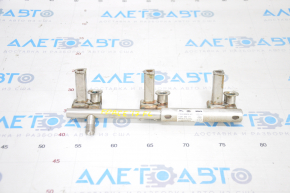 Fuel rail left Jaguar F-Pace X761 17-20 AJ126