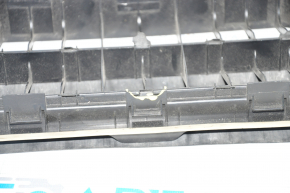 Left ventilation shield Kia Sorento 10-15 broken fastening