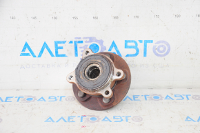 Front left hub Toyota Highlander 20-