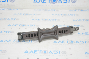 Jack Toyota Camry v70 18-24 rusty