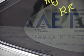 Window blind glass rear right Toyota Highlander 20 - tinted, broken fastener, dents on the edge