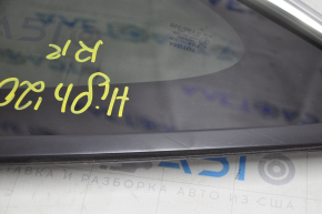 Window blind glass rear right Toyota Highlander 20 - tinted, broken fastener, dents on the edge