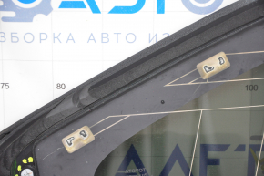Window blind glass rear left Toyota Highlander 20- tinted, scratch on edge, scratch on chrome, contacts torn off