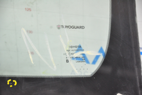 Windshield Toyota Camry v70 18-20 under the camera, air on the edge, sand