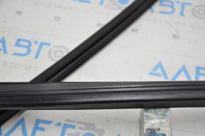 Rear left glass seal Toyota Highlander 20 - scratches, faded