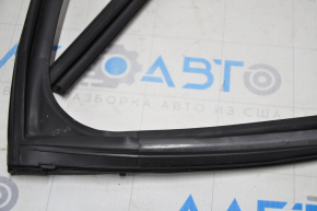 Rear left glass seal Toyota Highlander 20 - scratches, faded