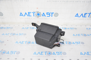 Fuse box under hood right Jaguar F-Pace X761 17- crack in fastening