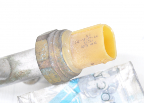 Fuel pressure sensor Jaguar F-Pace X761 17- on the fuel line