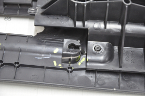 Seat mounting pad 2nd row left outer Toyota Highlander 20- broken fastener, scratches