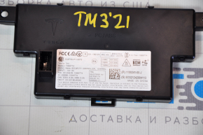 Keyless Tesla Model 3 21-interaction unit with key, bent card