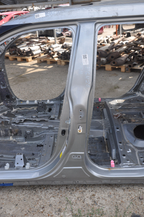 Body pillar central left Toyota Highlander 20- on the body
