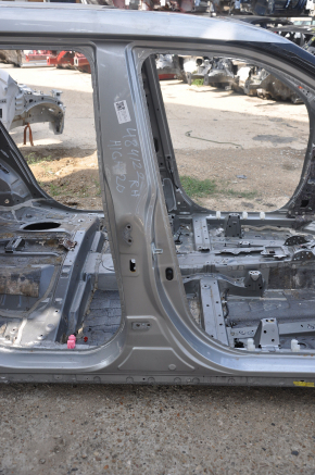Body pillar central right Toyota Highlander 20- on the body